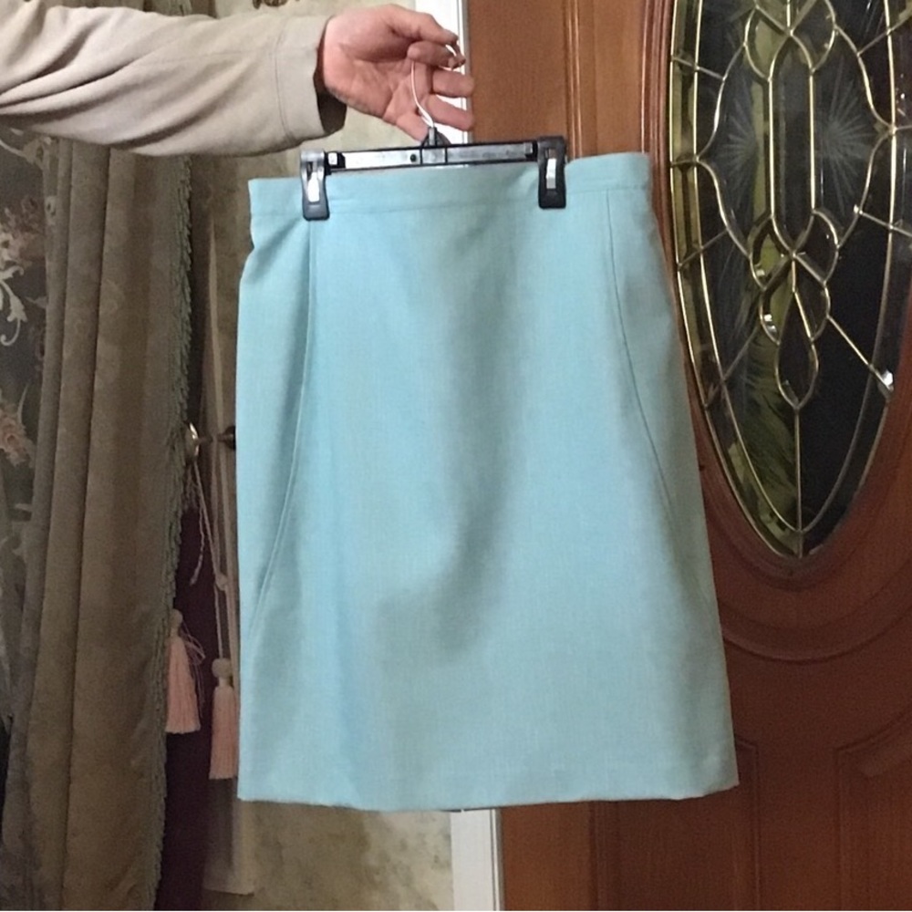 Alfred Dunner Women's 14p aqua blue color ,button zip back Waist Stretchy. NWOT